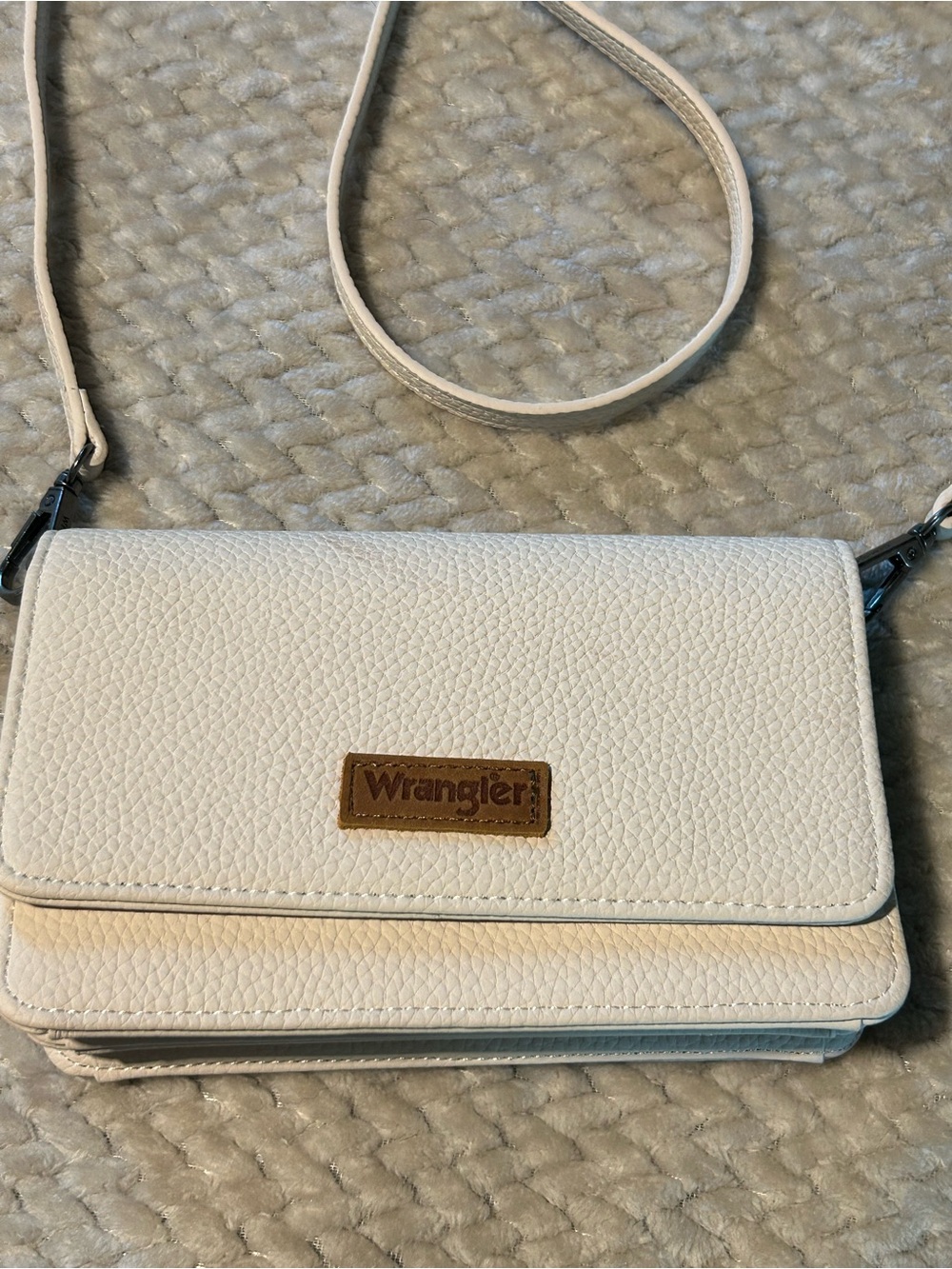 Wrangler Women's White/ Cream Crossbody Wallet Purse